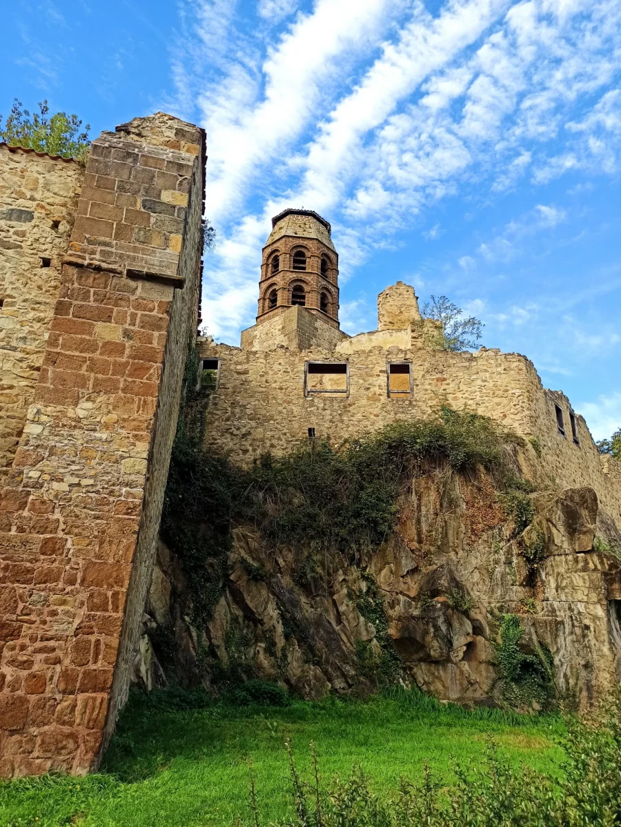 Abbaye et village de Lavaudieu depuis le contrebas