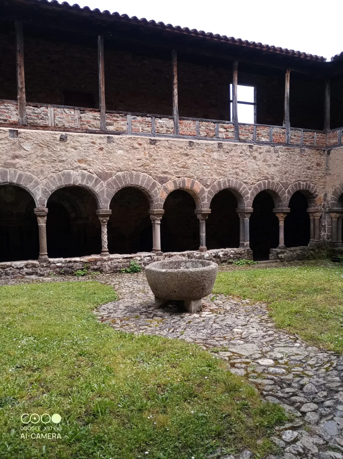 Cloître roman de Lavaudieu