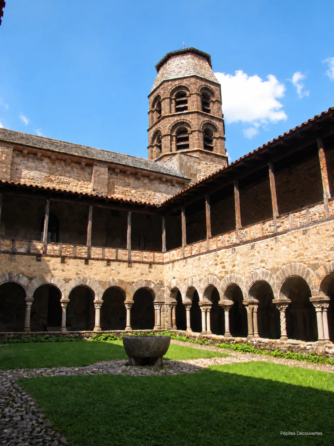 Pour les Journées du patrimoine, découvrez exceptionnellement le Logis de l’Abbesse, partie privée de l’abbaye de Lavaudieu.