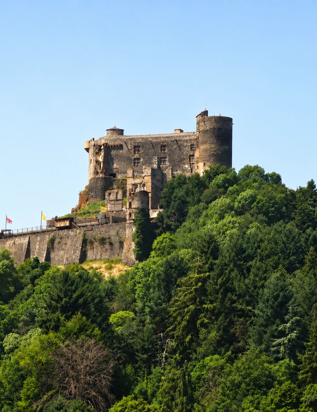 Pour les Journées du patrimoine, découvrez le Château de Murol lors de visites guidées en costume les 19 et 20 septembre 2026.