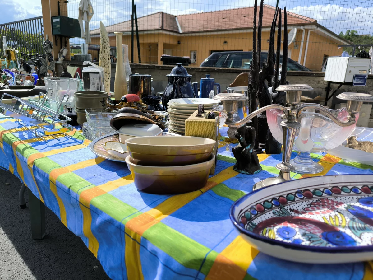 Stand de vide-greniers organisé