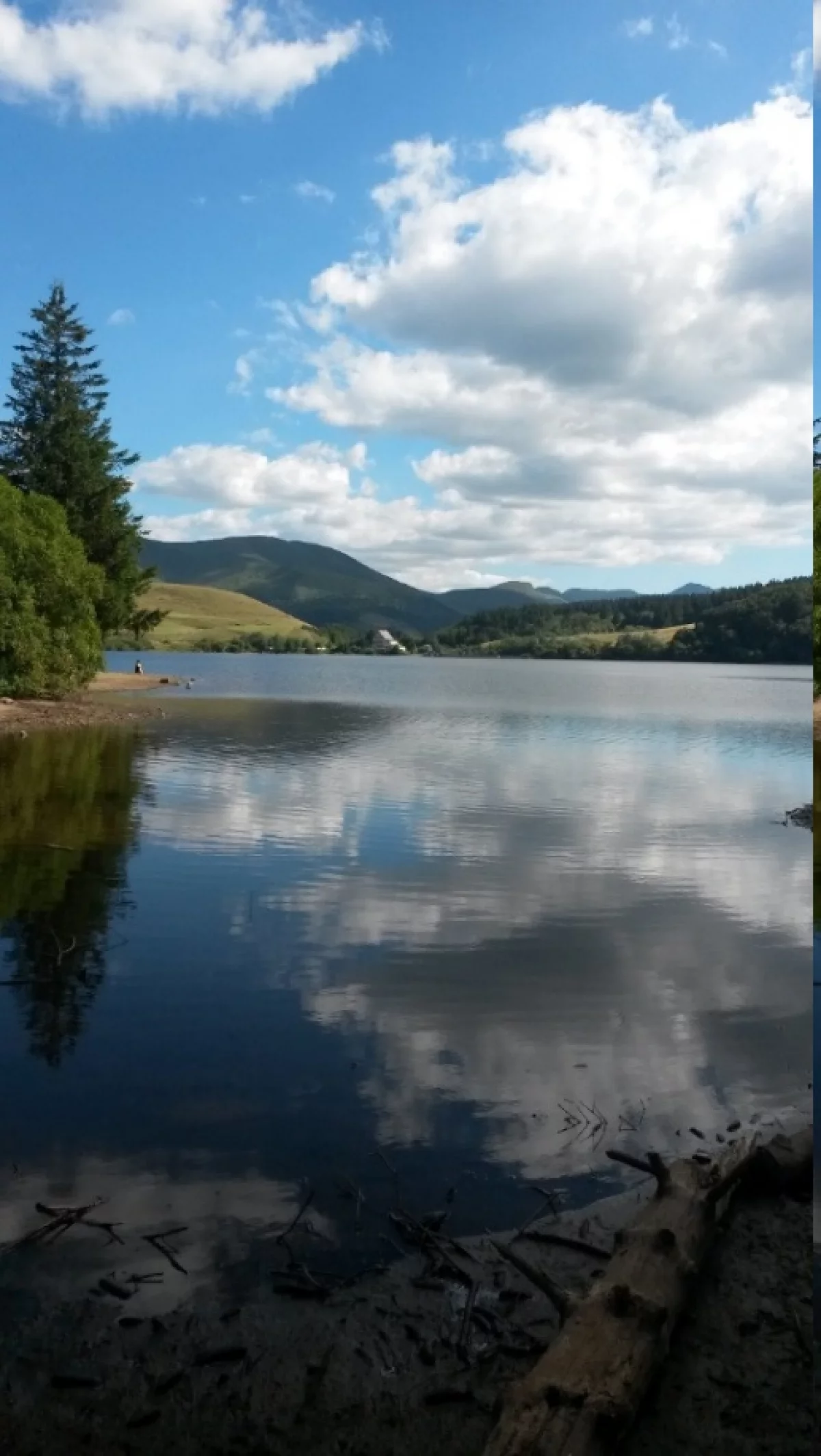 Vue panoramique sur le Lac de Guéry dans le massif du Sancy, Auvergne