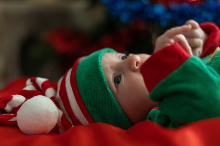 Premier Noël avec bébé : magie ou défi ?