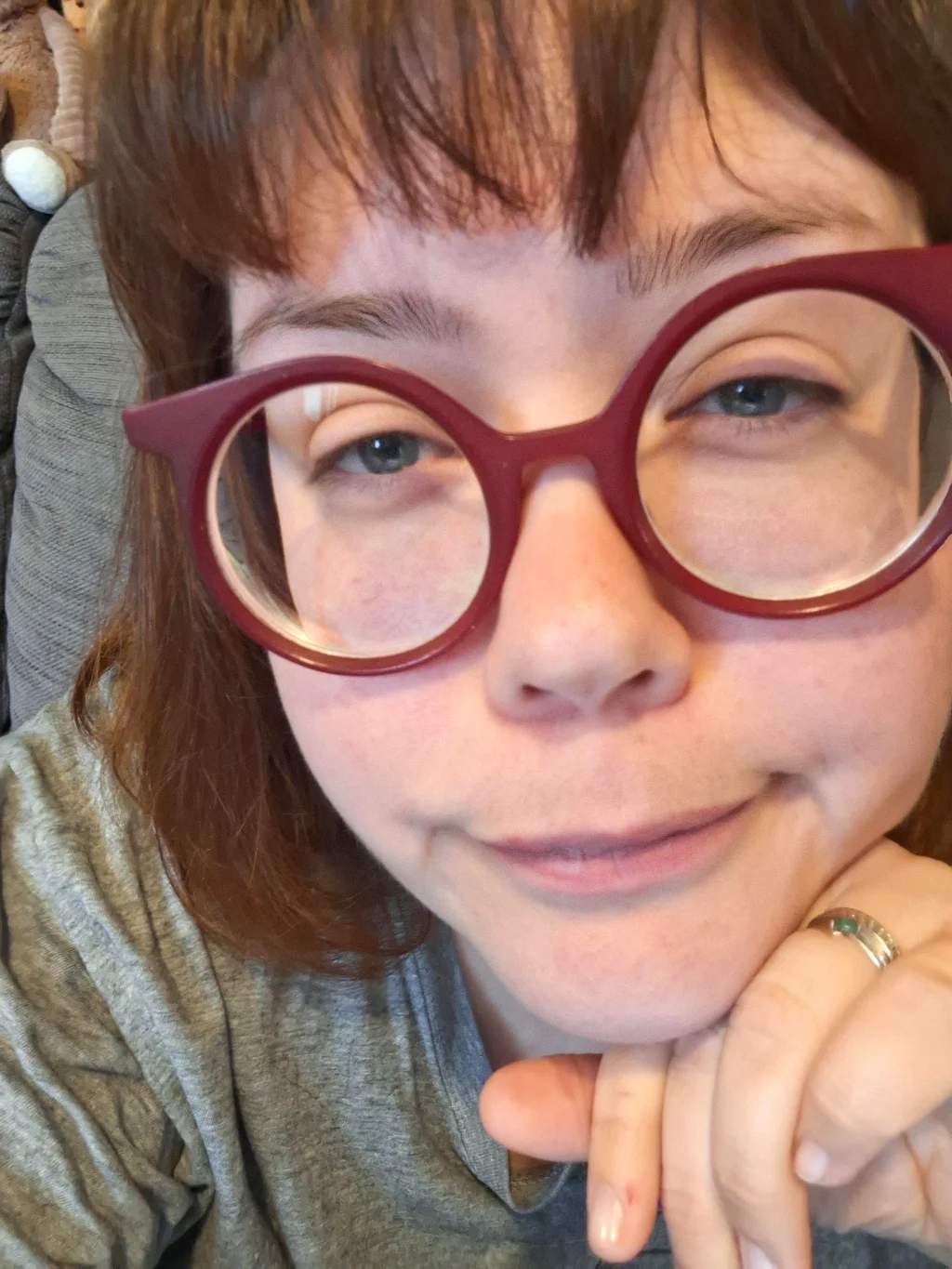 Portrait de Terye, libraire jeunesse et imaginaire, autrice du blog Derrière mes binocles