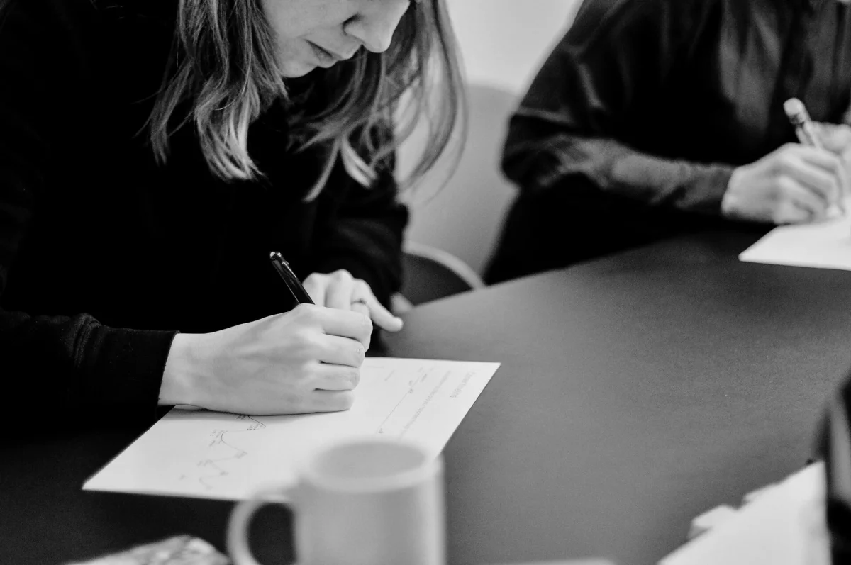 Participants à table pendant l’atelier