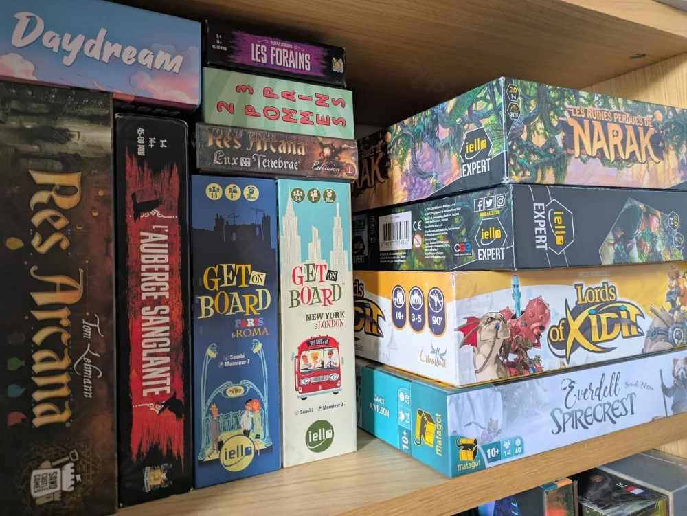 Tasse de boisson chaude et plaid