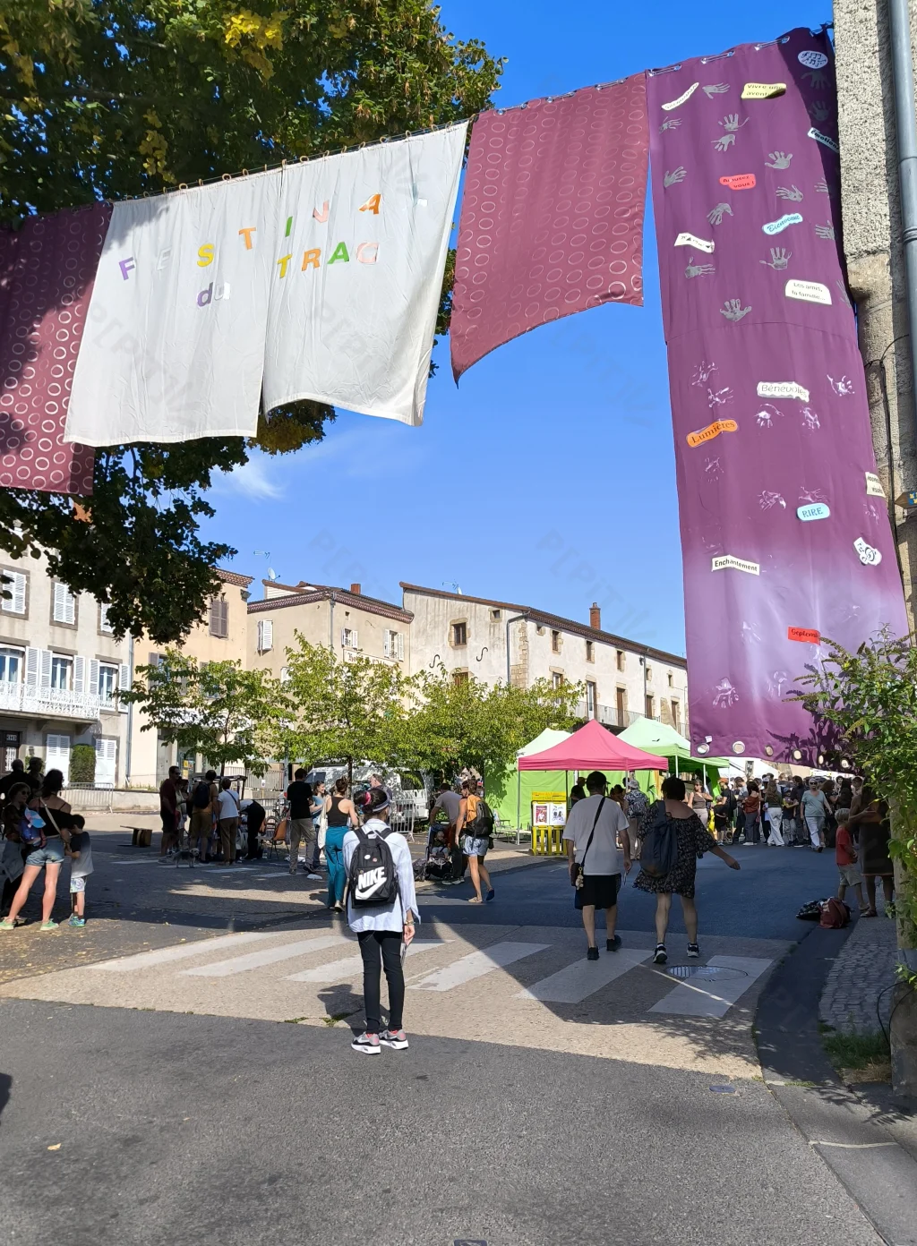 Entrée du Festival du TRAC dans le haut de Sauxillanges