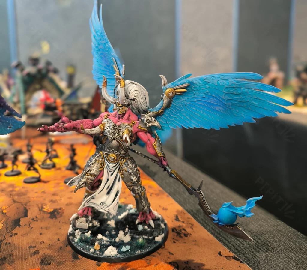 Détail d'une figurine peinte