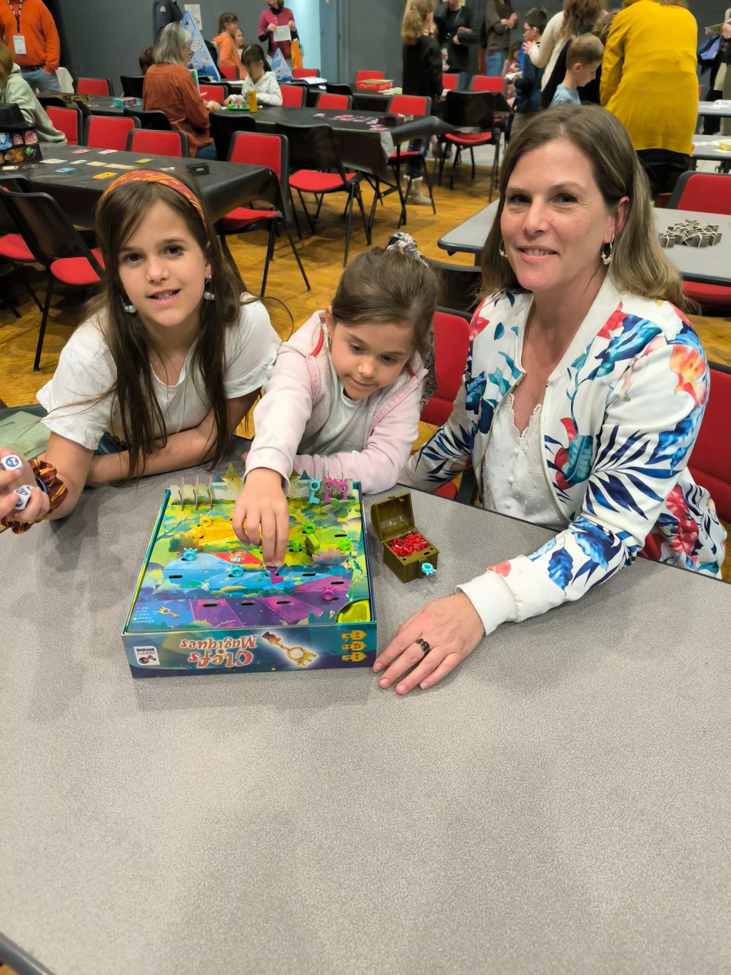 Famille en train de jouer au Festi Jeux