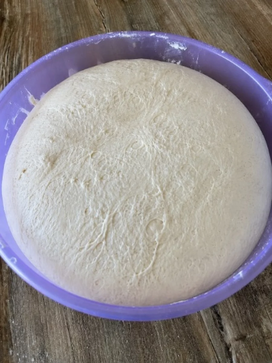 Pâte levée dans le saladier
