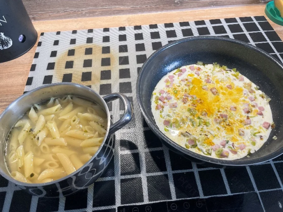 Poireaux avec jambon, crème et curry