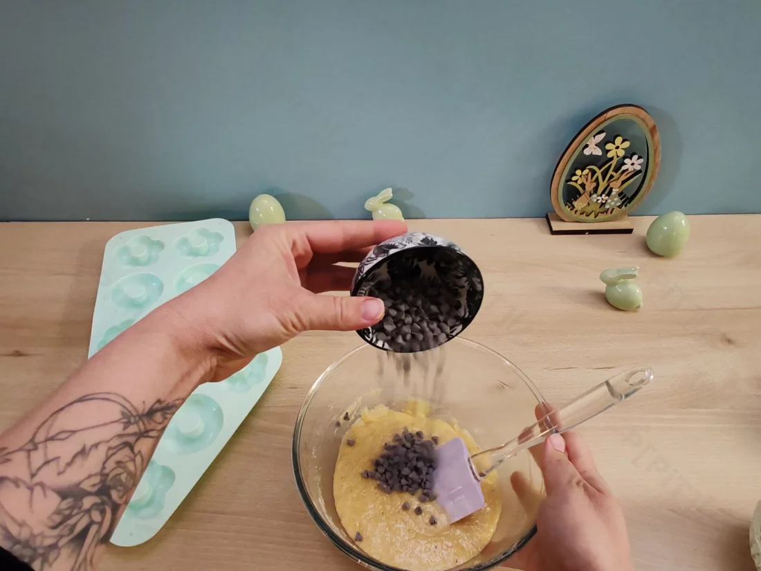 Incorporer le beurre et les pépites